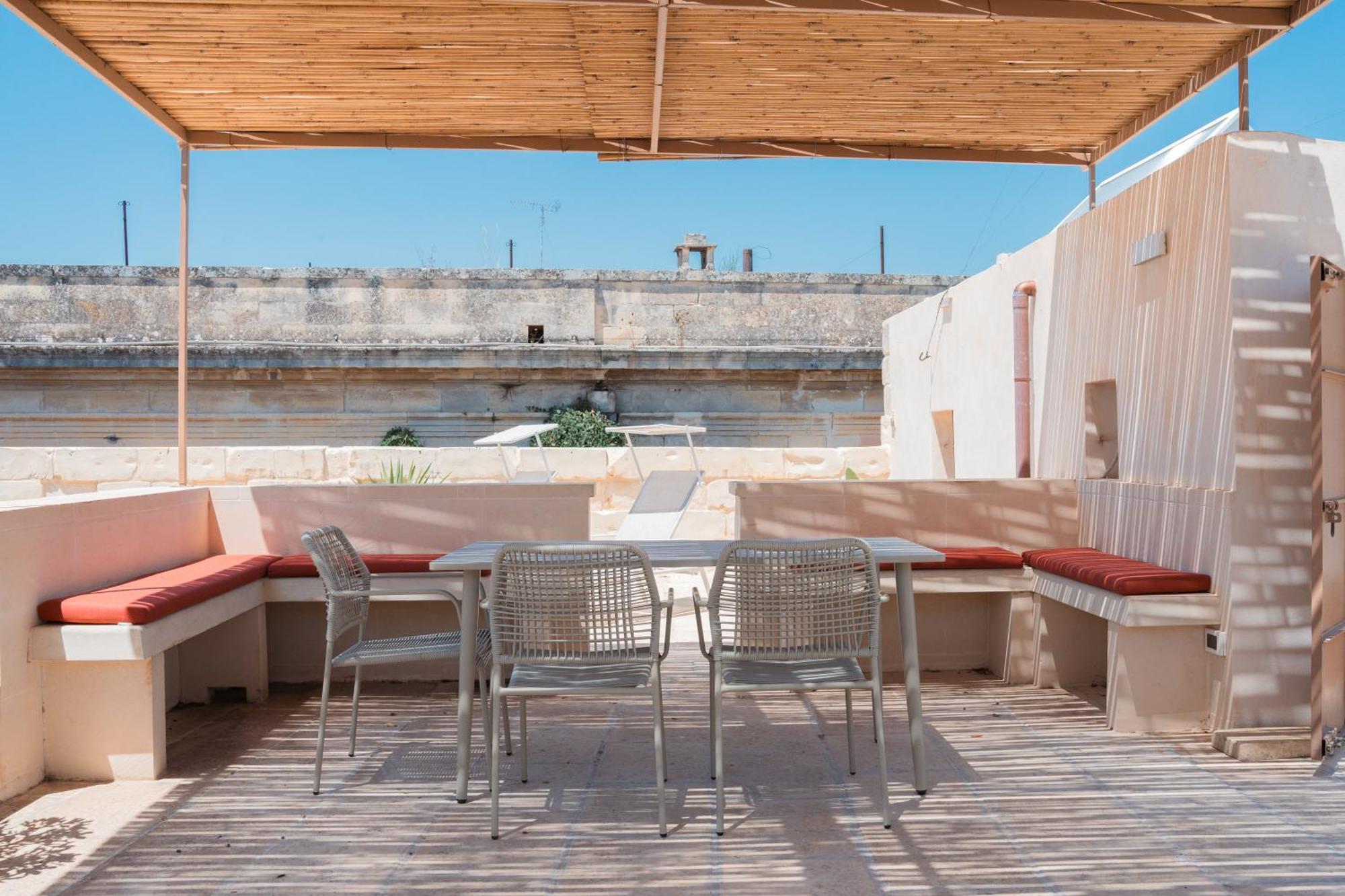 Lotus Apartment & Rooftop By Residence Colibri Lecce Eksteriør billede