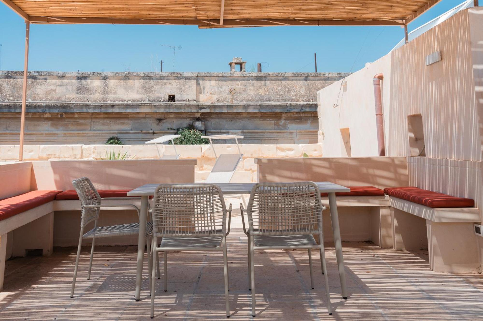 Lotus Apartment & Rooftop By Residence Colibri Lecce Eksteriør billede